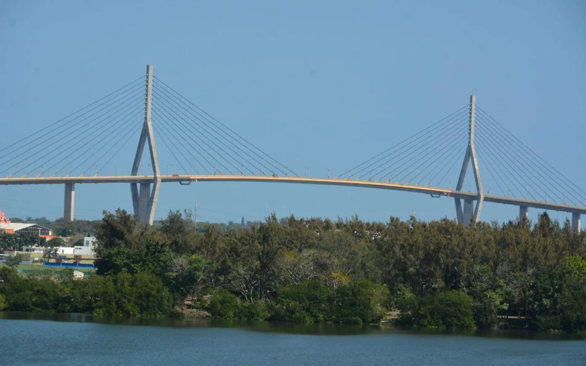 Avanzan gestiones para quitar caseta de cobro de puente Tampico 